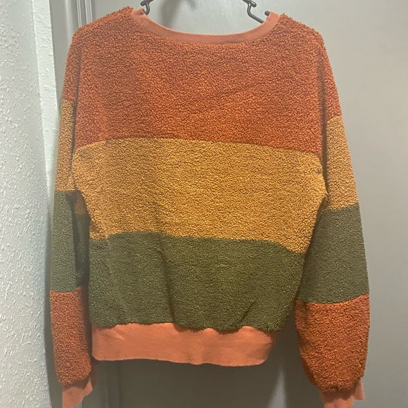 Hem & Thread fuzzy sweater! Size M - Picture 2 of 2